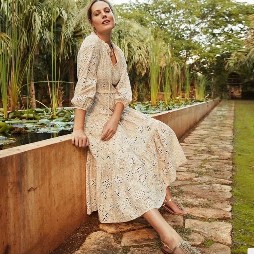 New Chico's Ruffle Neck Tiered Dress

Size: 2 (12/14-L Cream Eyelet Maxi Dress